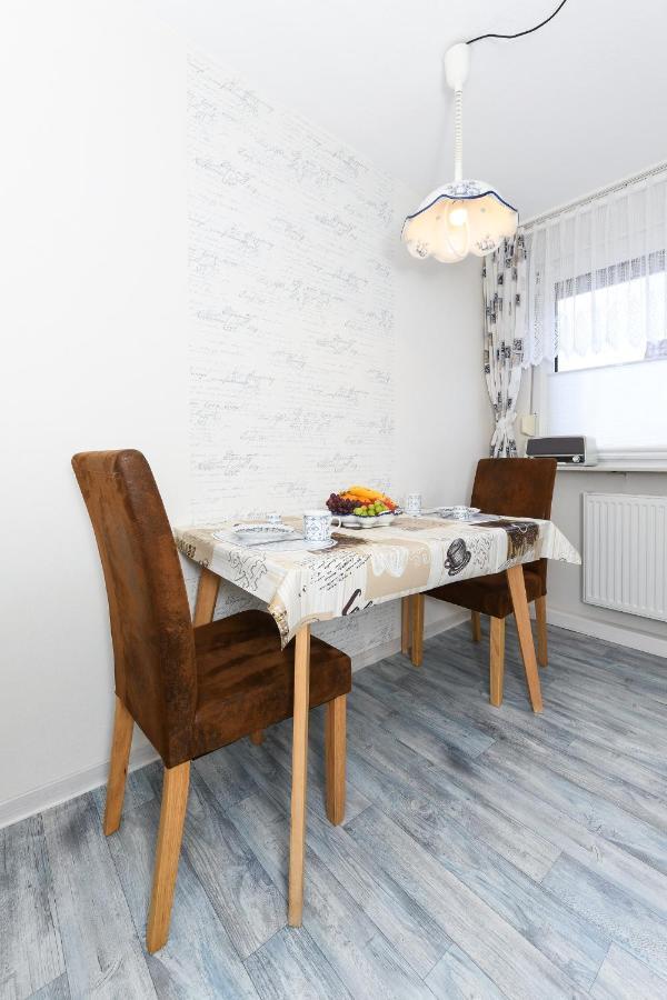 Ferienwohnung Im Haus Weinstock Esens Zewnętrze zdjęcie