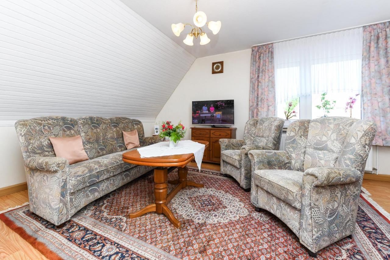 Ferienwohnung Im Haus Weinstock Esens Zewnętrze zdjęcie