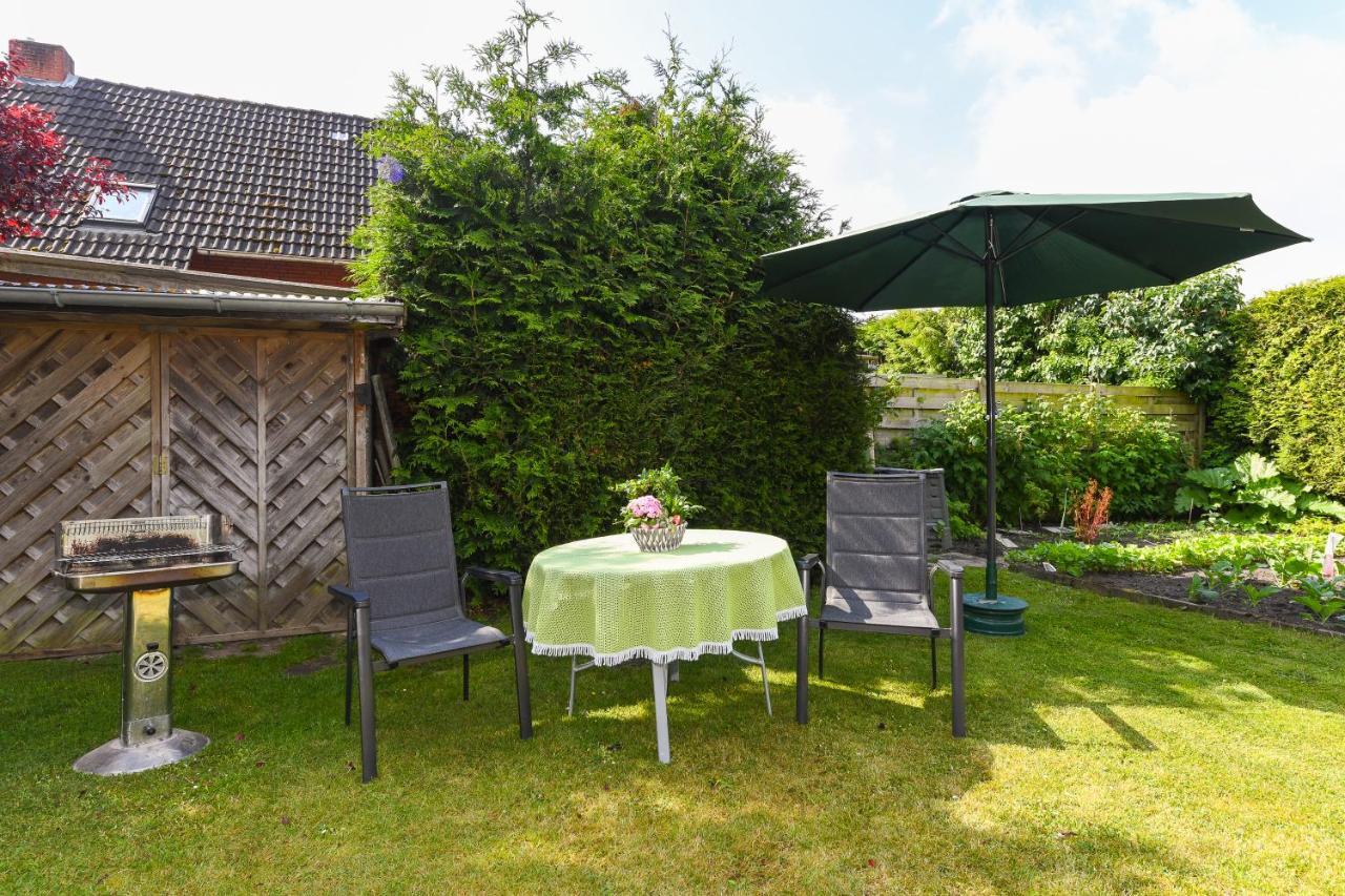 Ferienwohnung Im Haus Weinstock Esens Zewnętrze zdjęcie