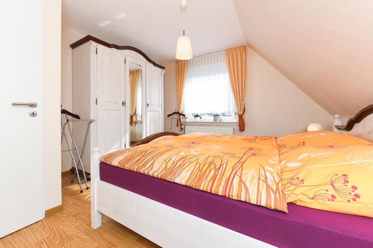 Ferienwohnung Im Haus Weinstock Esens Zewnętrze zdjęcie